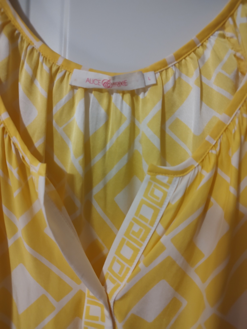 Alice & Trixie Yellow Geometric Peasant Blouse - Picture 5 of 8